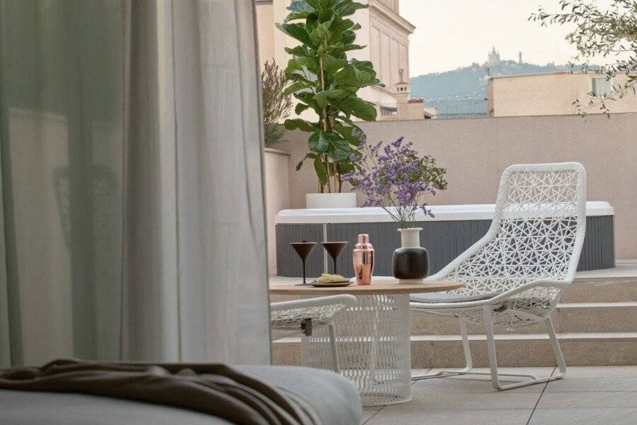 ME Barcelona balcony,jacuzzi,ocean view