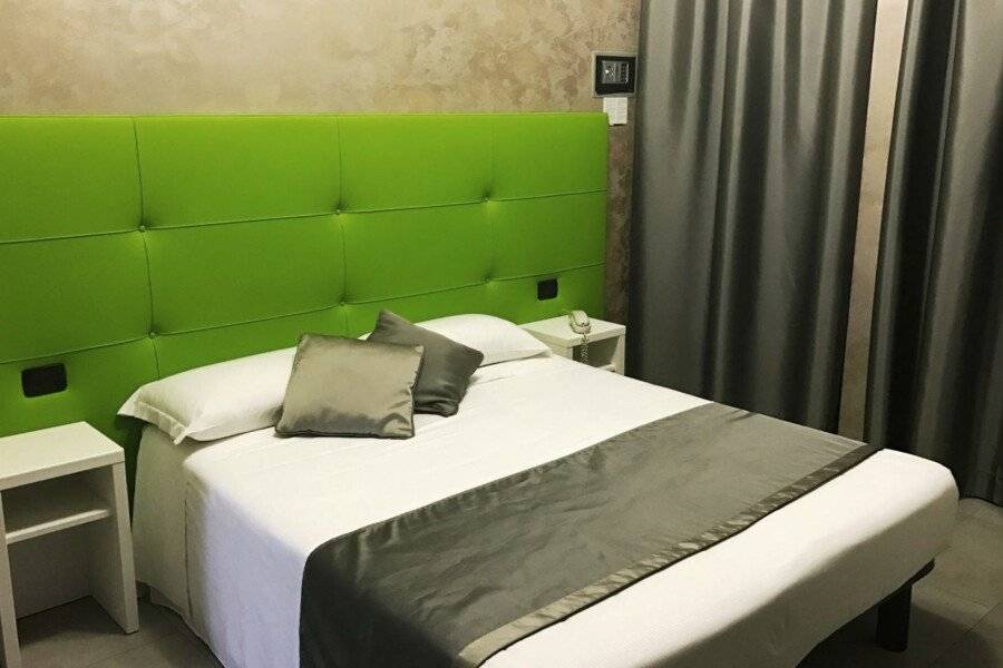 Ibis Styles Milano Centro hotel bedroom