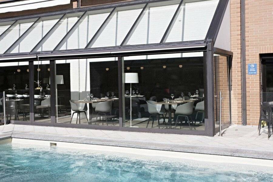 Novotel Milano Linate Aeroporto pool,restaurant