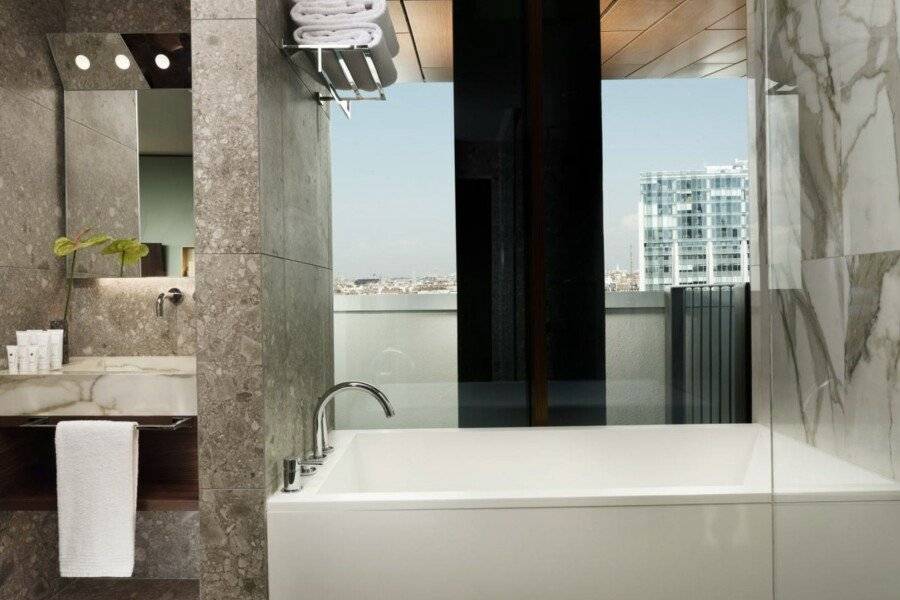 Milano Verticale | UNA Esperienze bathtub