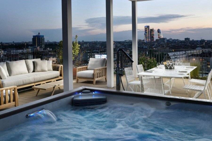 Milano Verticale | UNA Esperienze jacuzzi,ocean view