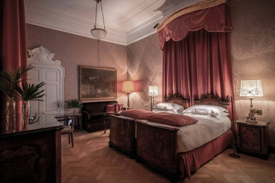 Grand Hotel et de - The Leading Hotels of the World hotel bedroom