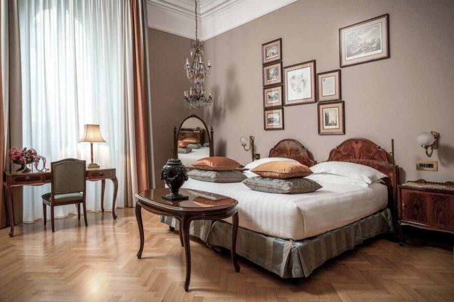 Grand Hotel et de - The Leading Hotels of the World hotel bedroom