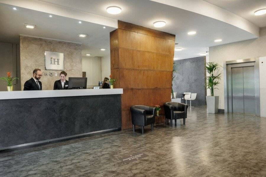 iH Hotels Milano Lorenteggio lobby,front desk