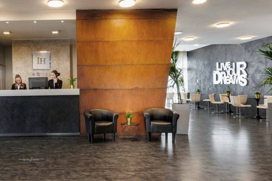 iH Hotels Milano Lorenteggio lobby,front desk