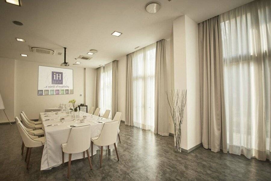 iH Hotels Milano Lorenteggio conference room,meeting room