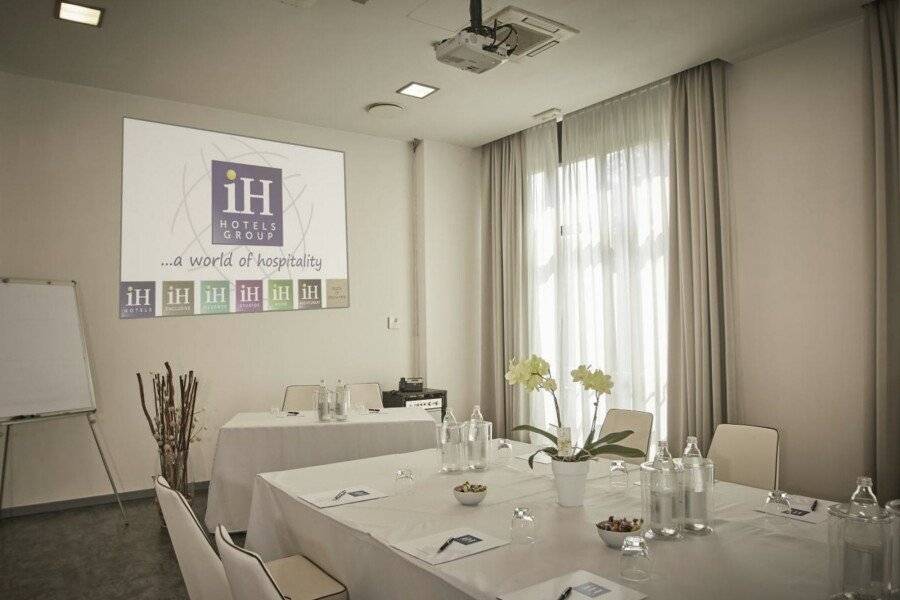 iH Hotels Milano Lorenteggio conference room,meeting room,