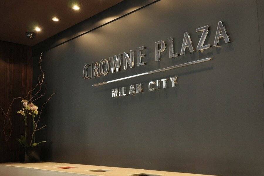 Crowne Plaza City, an IHG Hotel lobby