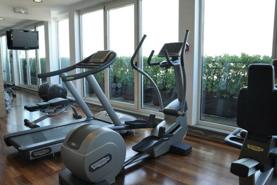 Crowne Plaza City, an IHG Hotel fitness centre