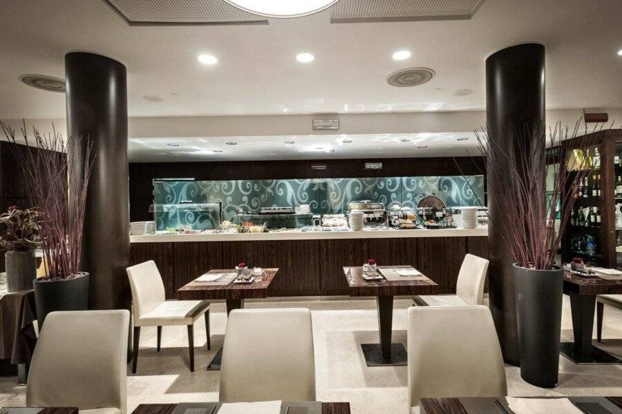 Crowne Plaza City, an IHG Hotel restaurant