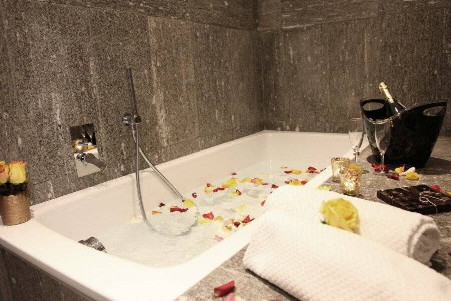 Hotel Metrò bathtub,spa,