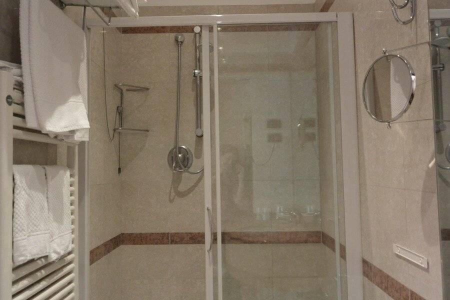 Hotel Metrò bathtub