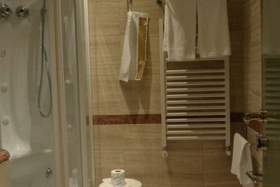 Hotel Metrò bathtub