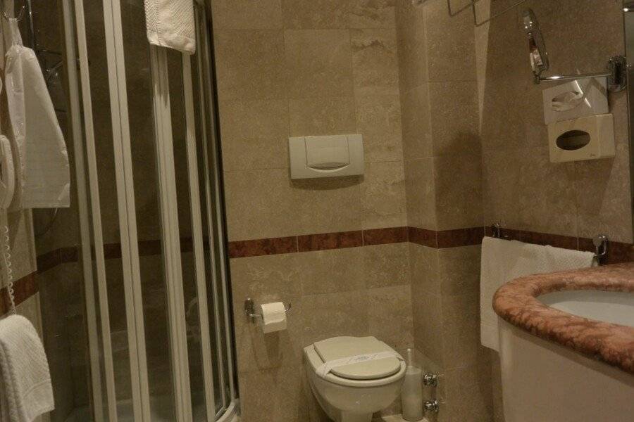 Hotel Metrò bathtub,shower