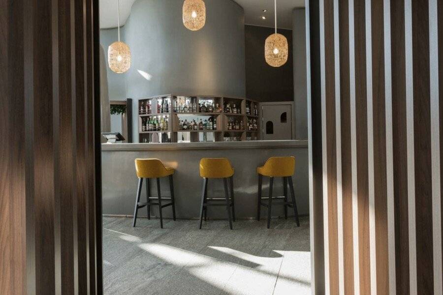 voco-Fiere, an IHG Hotel bar