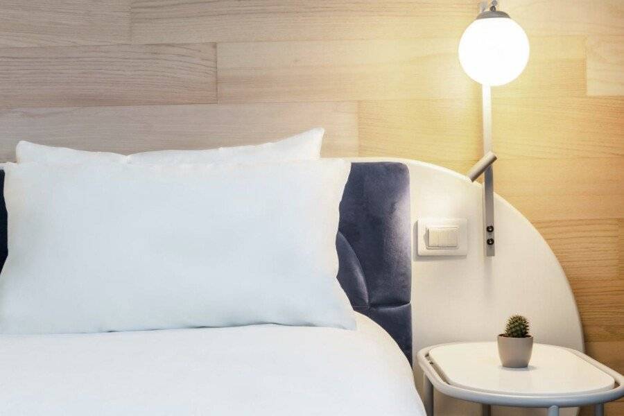 voco-Fiere, an IHG Hotel hotel bedroom