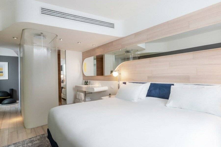 voco-Fiere, an IHG Hotel hotel bedroom