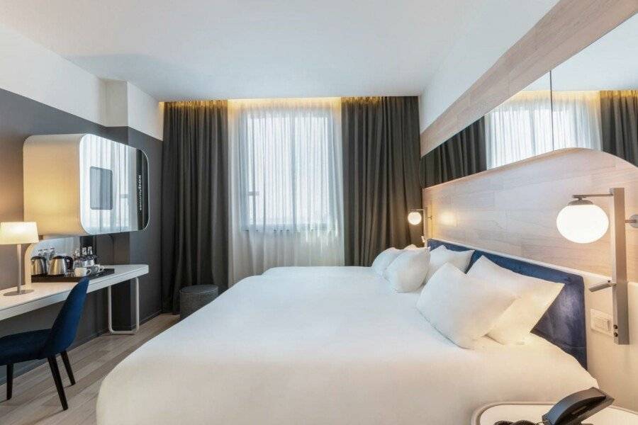 voco-Fiere, an IHG Hotel hotel bedroom