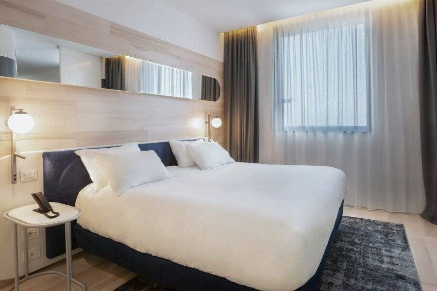 voco-Fiere, an IHG Hotel hotel bedroom