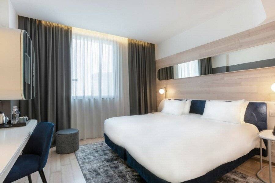 voco-Fiere, an IHG Hotel hotel bedroom