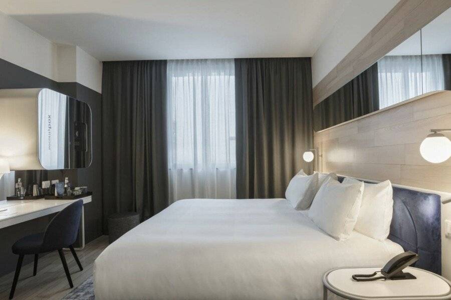 voco-Fiere, an IHG Hotel hotel bedroom