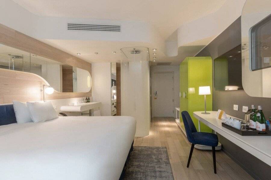 voco-Fiere, an IHG Hotel hotel bedroom