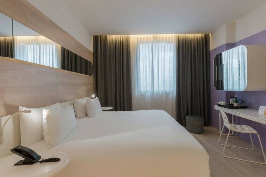 voco-Fiere, an IHG Hotel hotel bedroom