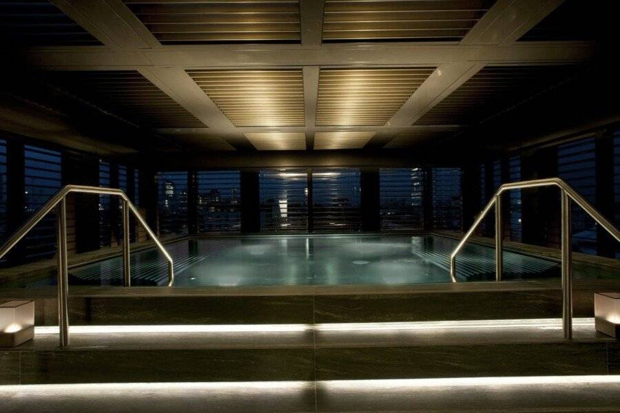 Armani Hotelo spa, indoor pool