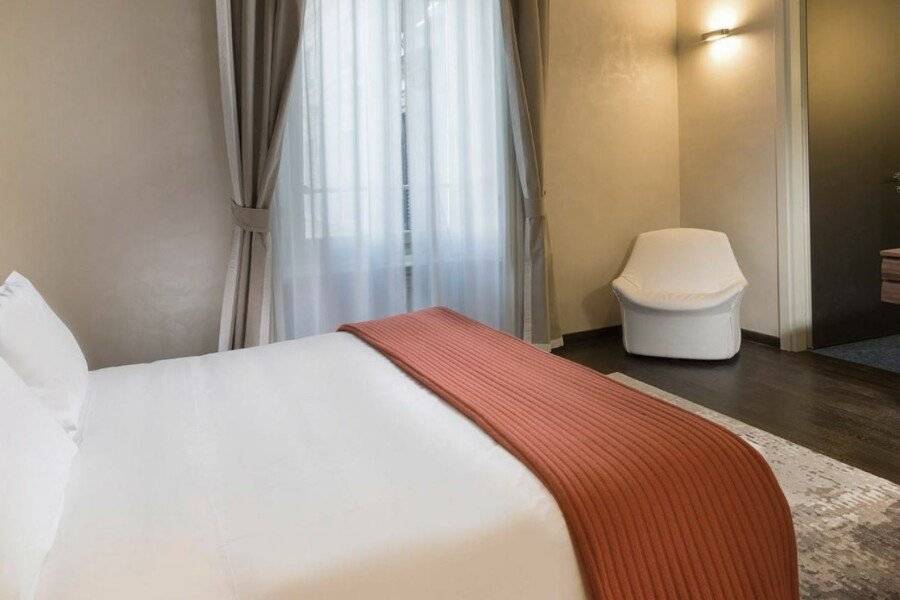 The Glamore Milano Duomo hotel bedroom