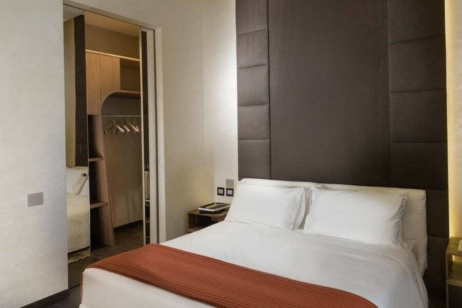 The Glamore Milano Duomo hotel bedroom