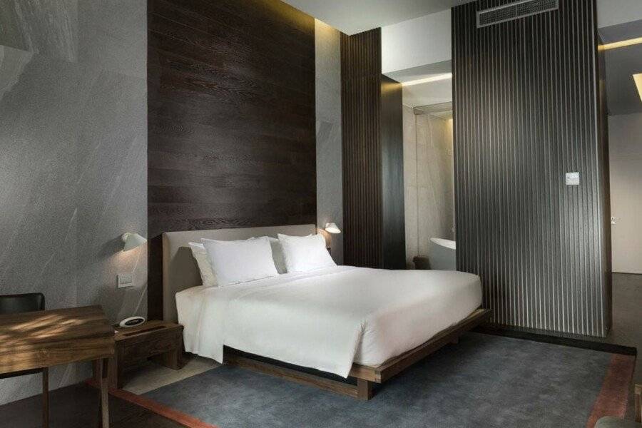 The Glamore Milano Duomo hotel bedroom