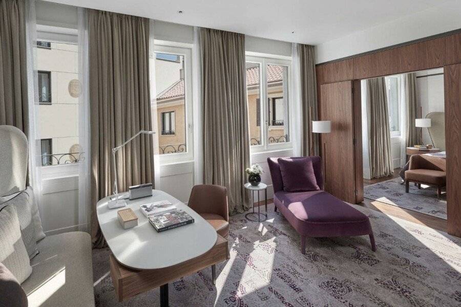 Mandarin Oriental, Milan hotel bedroom