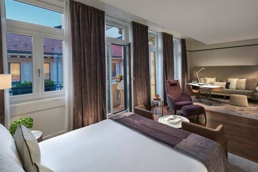 Mandarin Oriental, Milan hotel bedroom,balcony