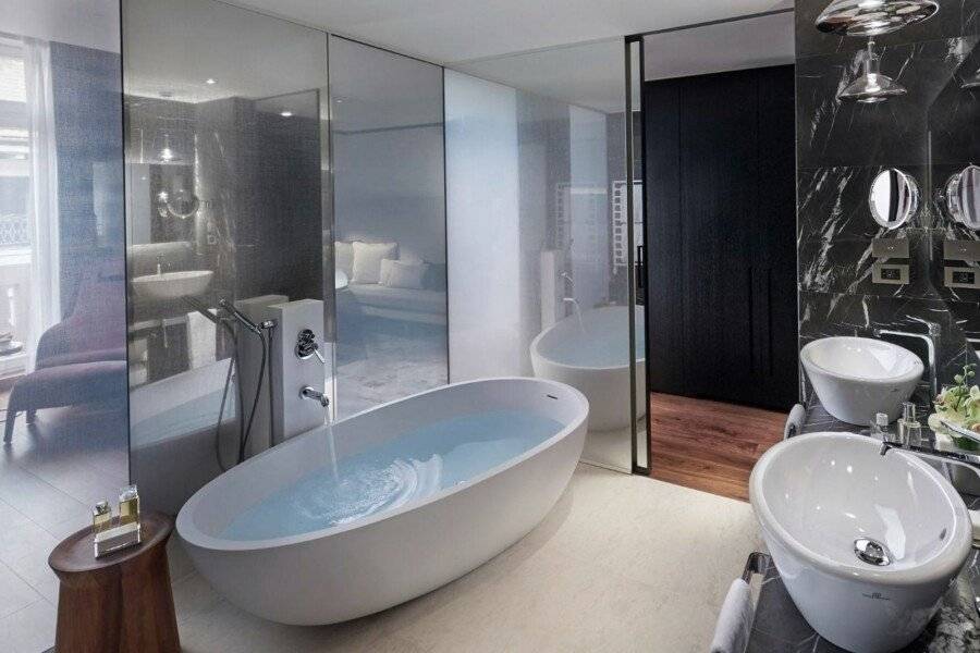 Mandarin Oriental, Milan bathtub