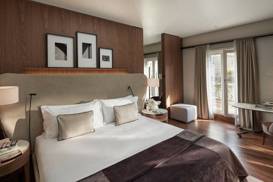 Mandarin Oriental, Milan hotel bedroom