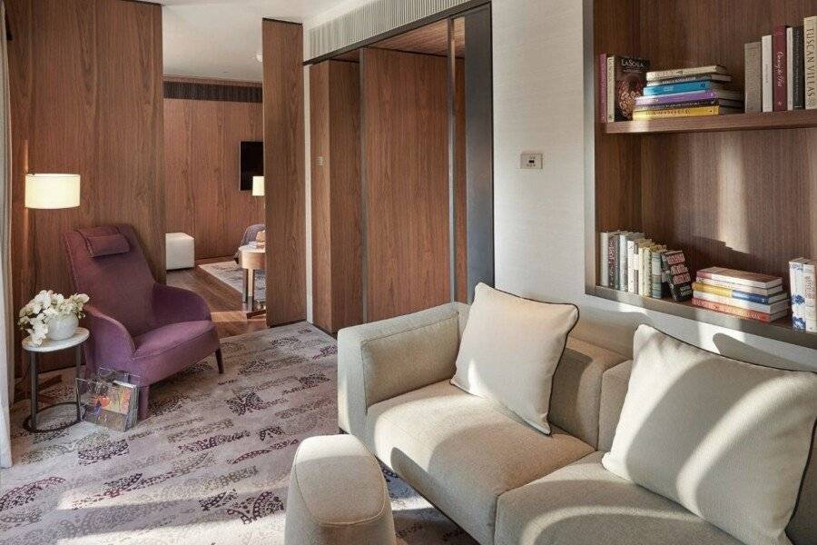 Mandarin Oriental, Milan hotel bedroom