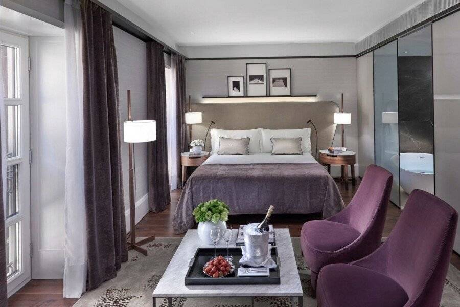Mandarin Oriental, Milan hotel bedroom