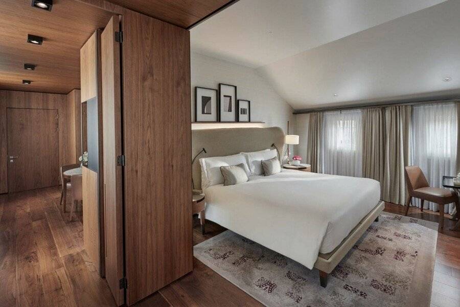 Mandarin Oriental, Milan hotel bedroom