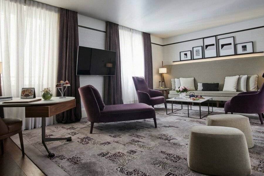 Mandarin Oriental, Milan hotel bedroom