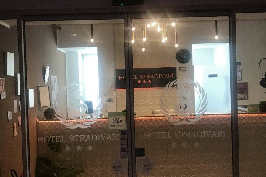 Hotel Stradivari front desk,lobby,