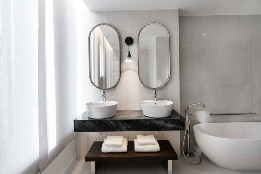 Radisson Collection Hotel, Santa Sofia Milan bathtub