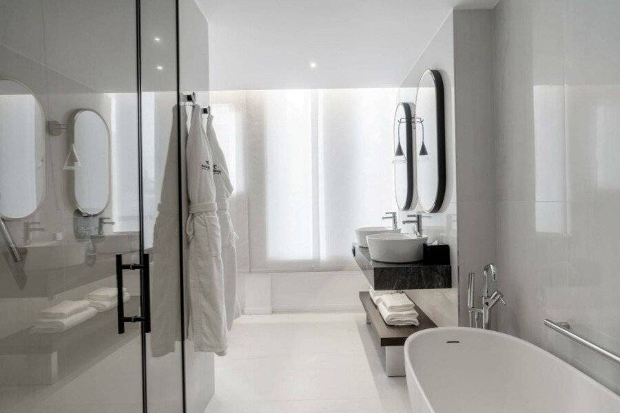 Radisson Collection Hotel, Santa Sofia Milan bathtub