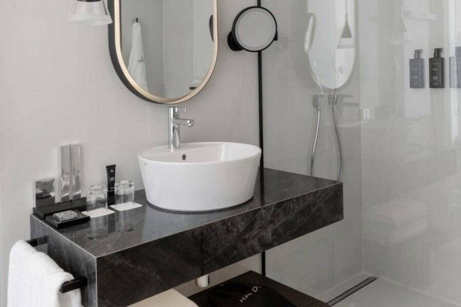 Radisson Collection Hotel, Santa Sofia Milan bathtub