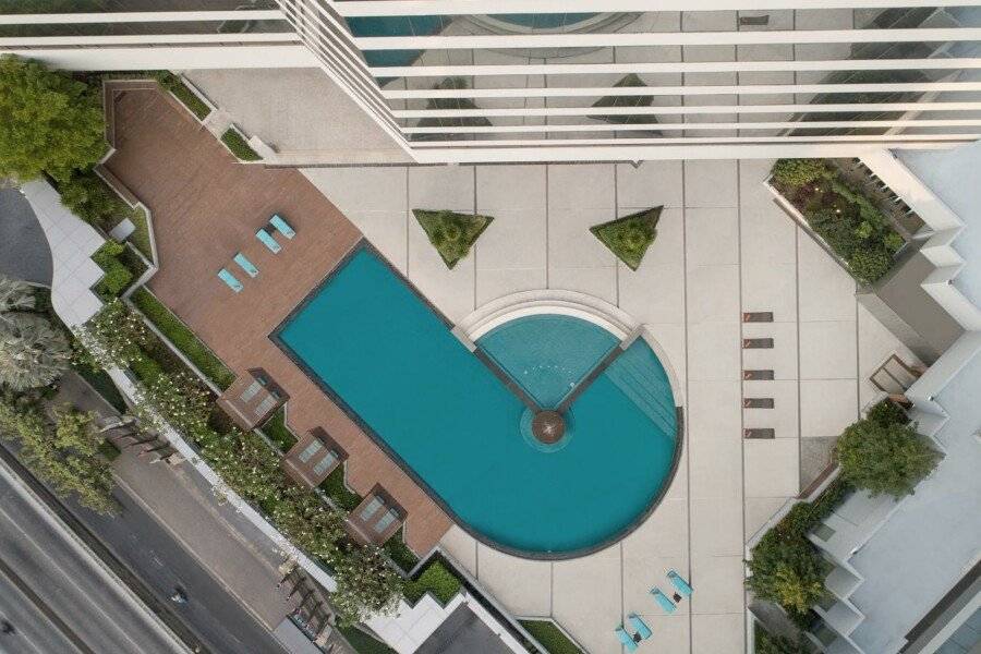 Swissotel Ratchada outdoor pool