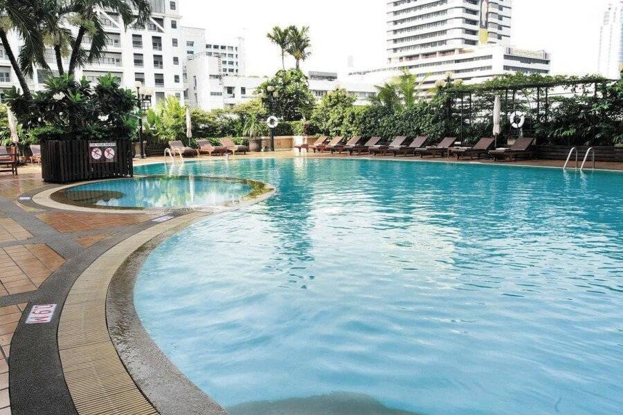 Novotel Bangkok on Siam Square outdoor pool,spa