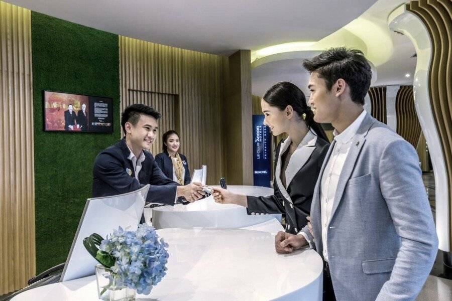 Novotel Bangkok on Siam Square front desk