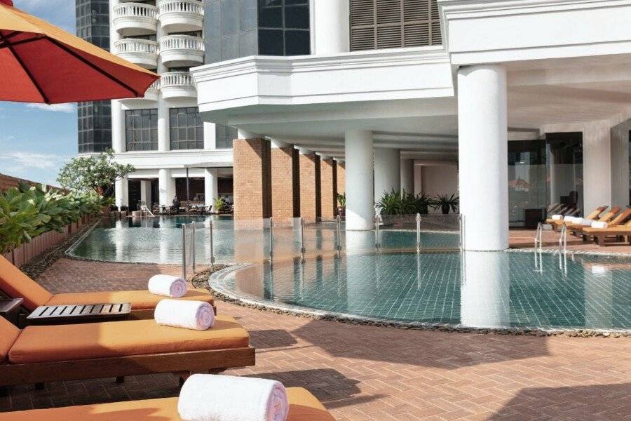 lebua at State Tower outdoor pool,hotel facade