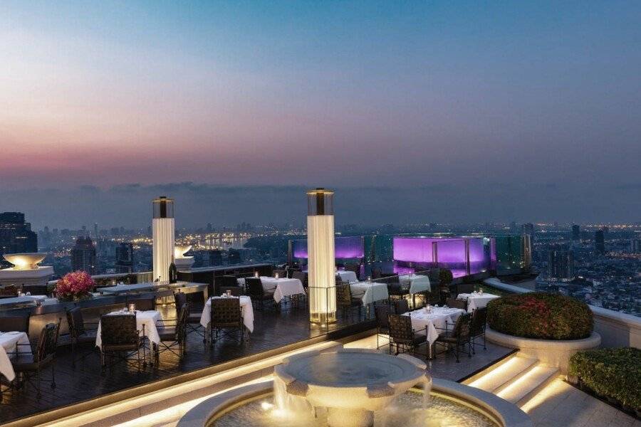 lebua at State Tower rooftop pool,restaurant,bar,ocean view