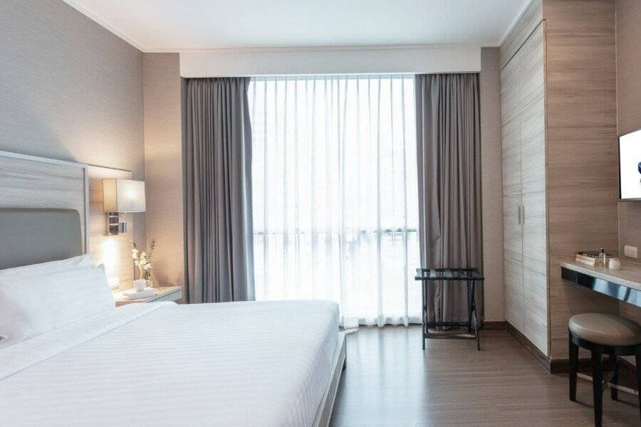 Adelphi Suites Bangkok - SHA Extra Plus hotel bedroom