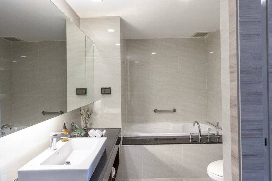 Adelphi Suites Bangkok - SHA Extra Plus bathtub